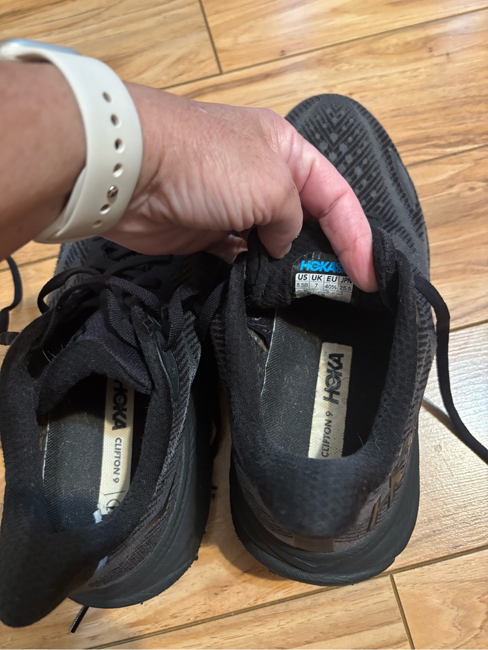 Hoka Clifton 9- size 8.5B - Picture 3 of 4